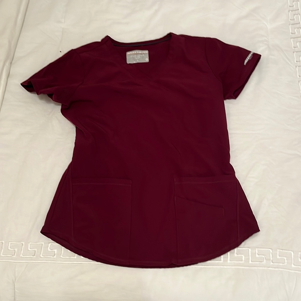 Sketchers scrub top